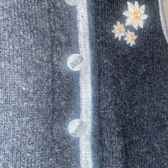 Vintage Wool Vest Gray with Flowers Metal Buttons Large - Picture 2 of 9